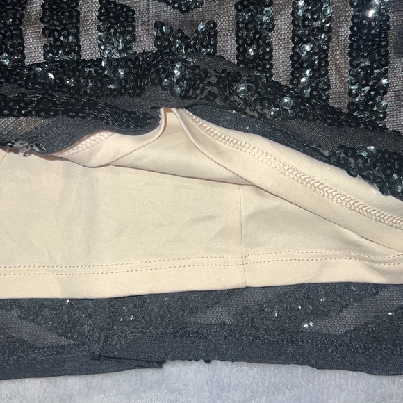 Express black sequins mesh overlay nude bodycon dress - Picture 4 of 6